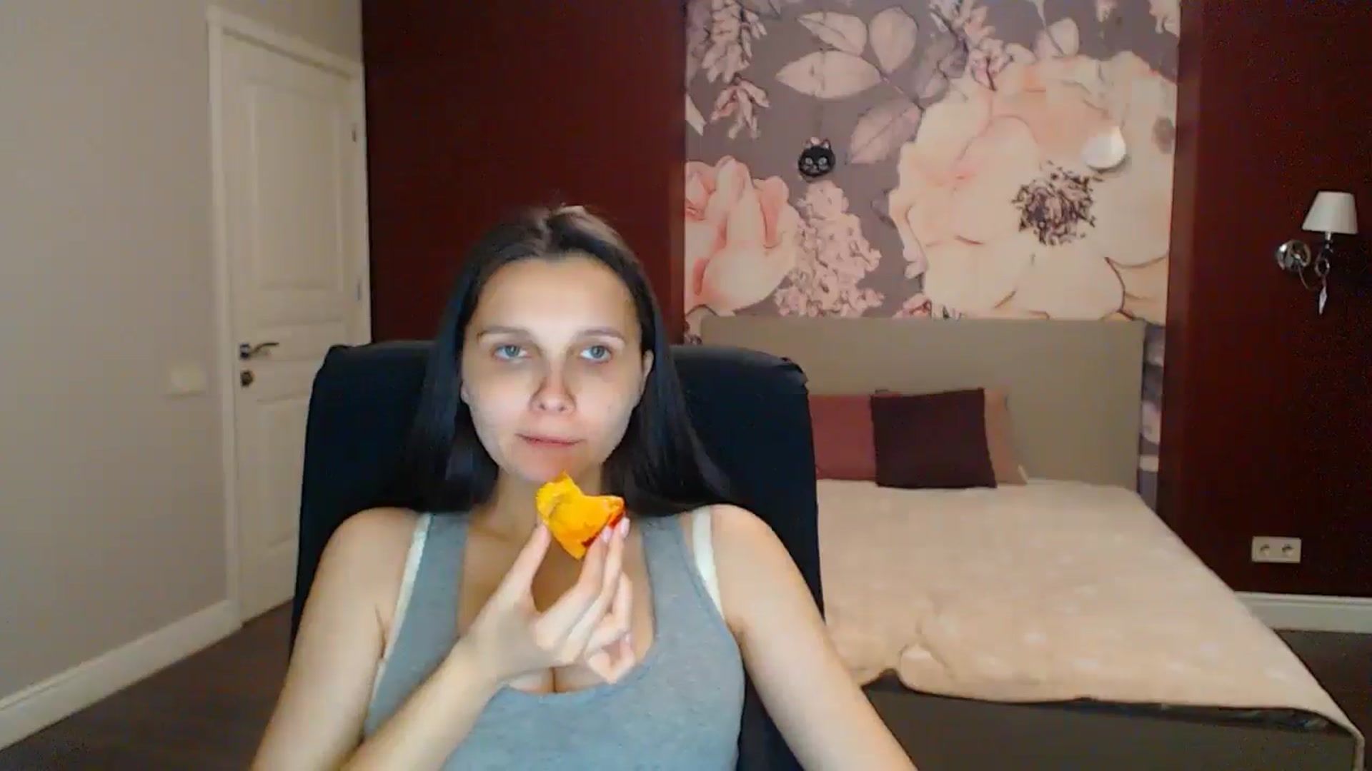 Gallery image thumbnail from Karina_Mils's myfreecams stream on, 08/10/2025, 19:03 image 3 of 20