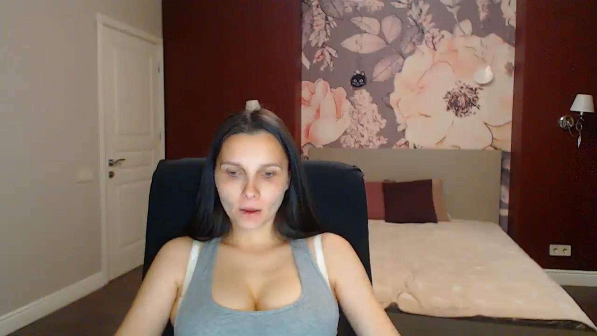 Gallery image thumbnail from Karina_Mils's myfreecams stream on, 08/10/2025, 19:03 image 16 of 20