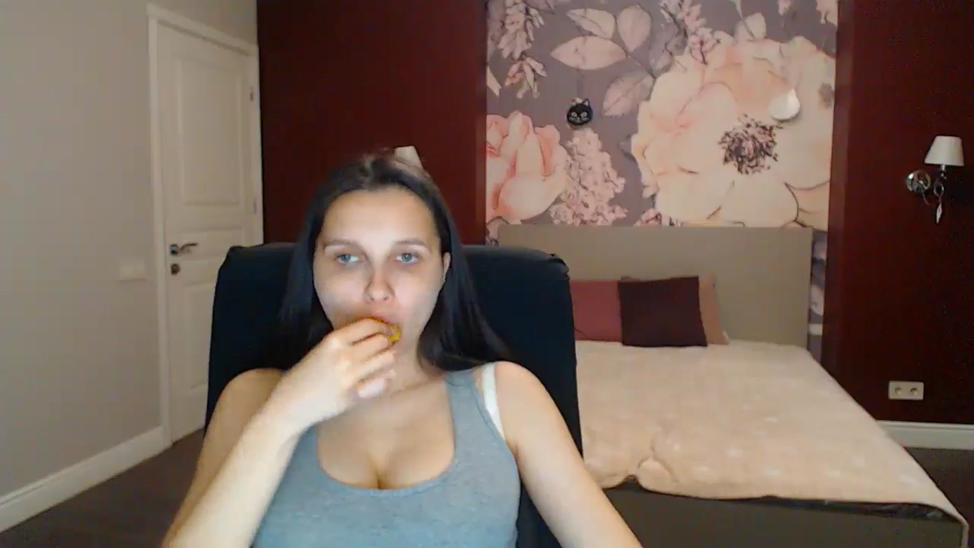 Gallery image thumbnail from Karina_Mils's myfreecams stream on, 08/10/2025, 19:03 image 8 of 20