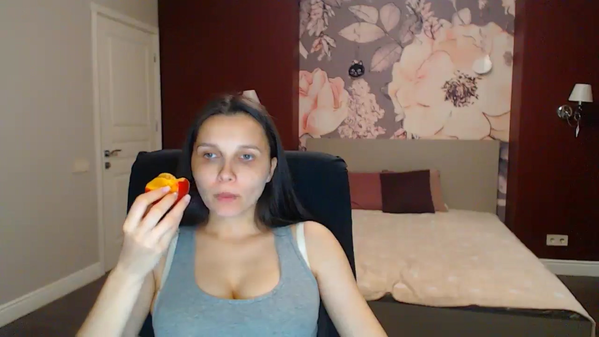 Gallery image thumbnail from Karina_Mils's myfreecams stream on, 08/10/2025, 19:03 image 7 of 20