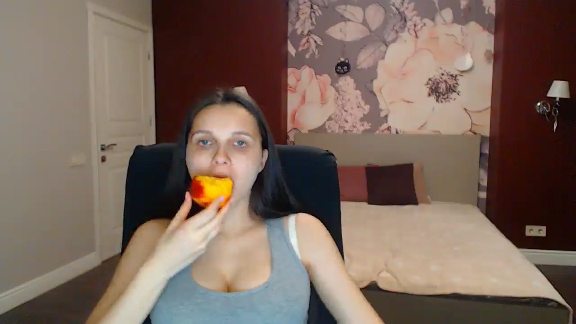 Gallery image thumbnail from Karina_Mils's myfreecams stream on, 08/10/2025, 19:03 image 6 of 20