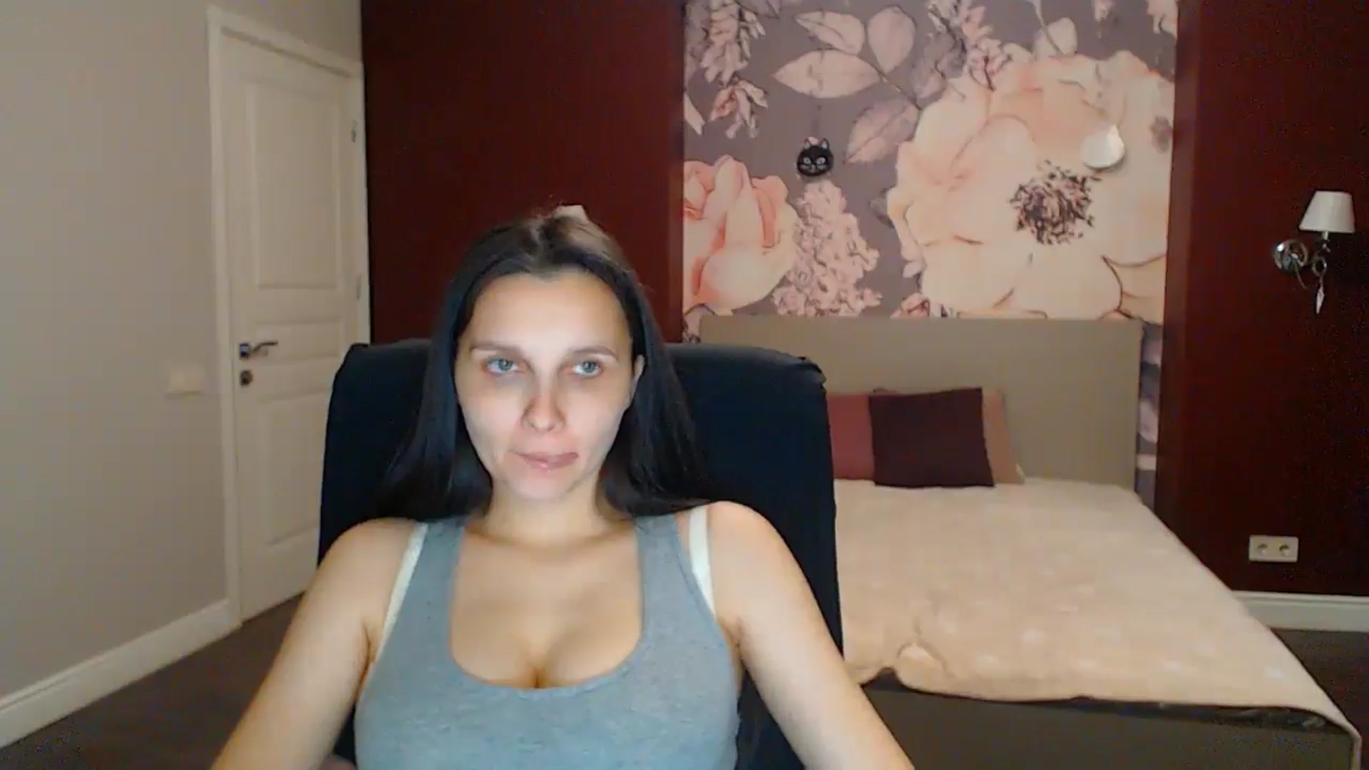Gallery image thumbnail from Karina_Mils's myfreecams stream on, 08/10/2025, 19:03 image 10 of 20