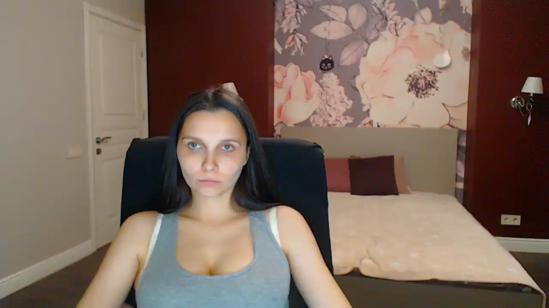 Gallery image thumbnail from Karina_Mils's myfreecams stream on, 08/10/2025, 19:03 image 14 of 20