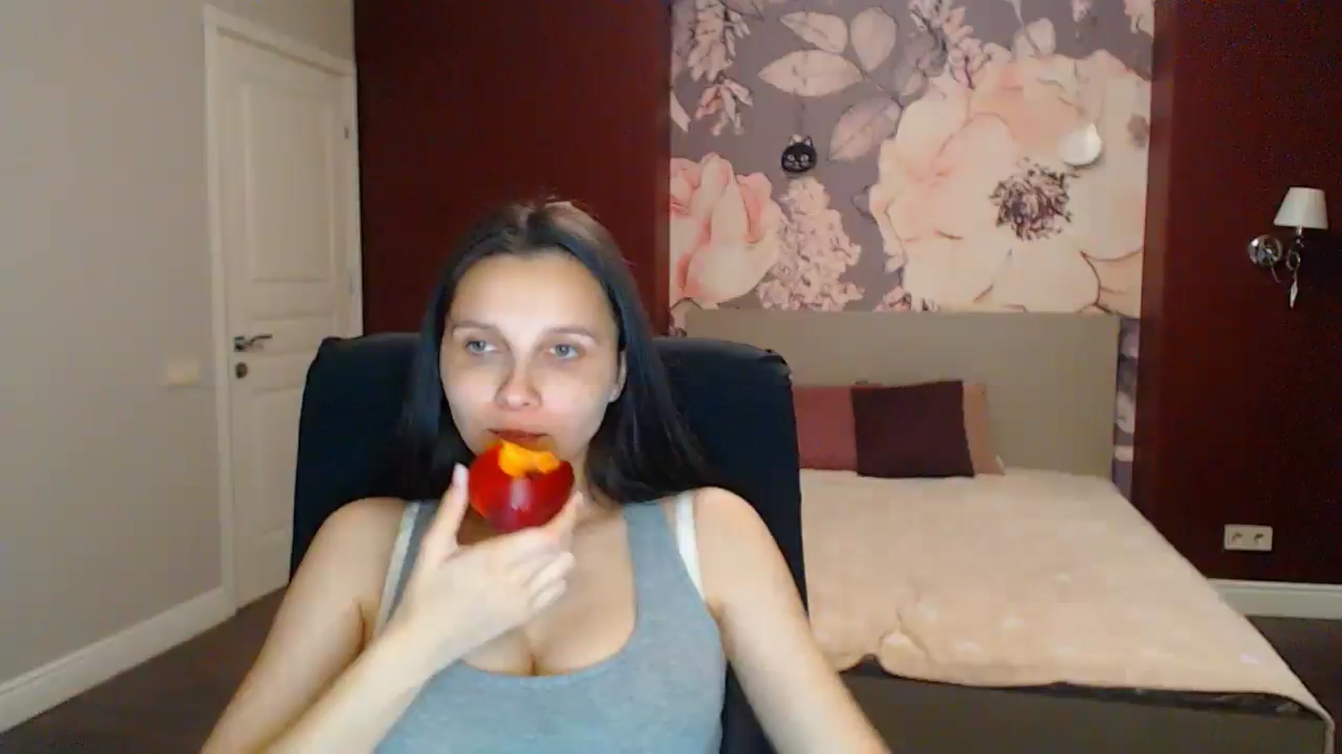 Gallery image thumbnail from Karina_Mils's myfreecams stream on, 08/10/2025, 19:03 image 1 of 20