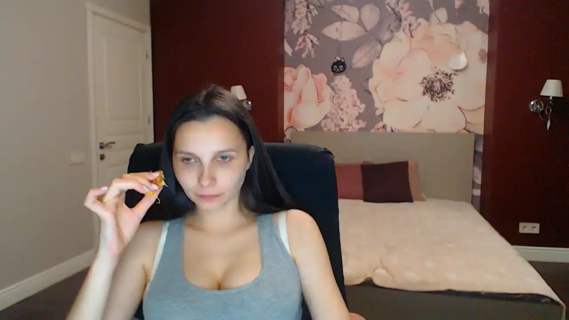 Gallery image thumbnail from Karina_Mils's myfreecams stream on, 08/10/2025, 19:03 image 9 of 20