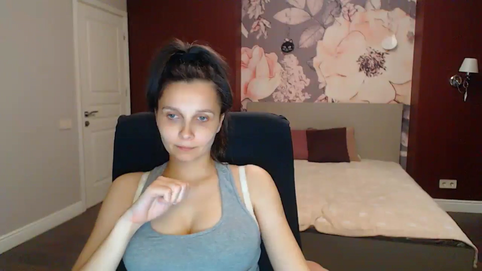 Gallery image thumbnail from Karina_Mils's myfreecams stream on, 08/10/2025, 20:35 image 16 of 20