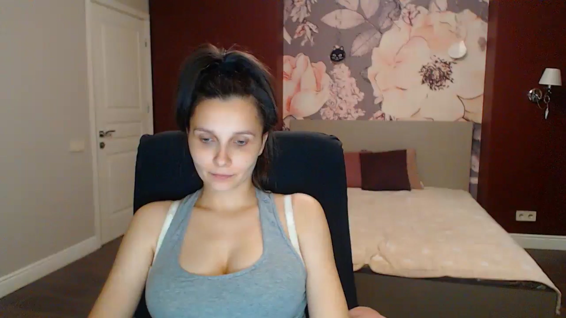 Gallery image thumbnail from Karina_Mils's myfreecams stream on, 08/10/2025, 20:35 image 13 of 20