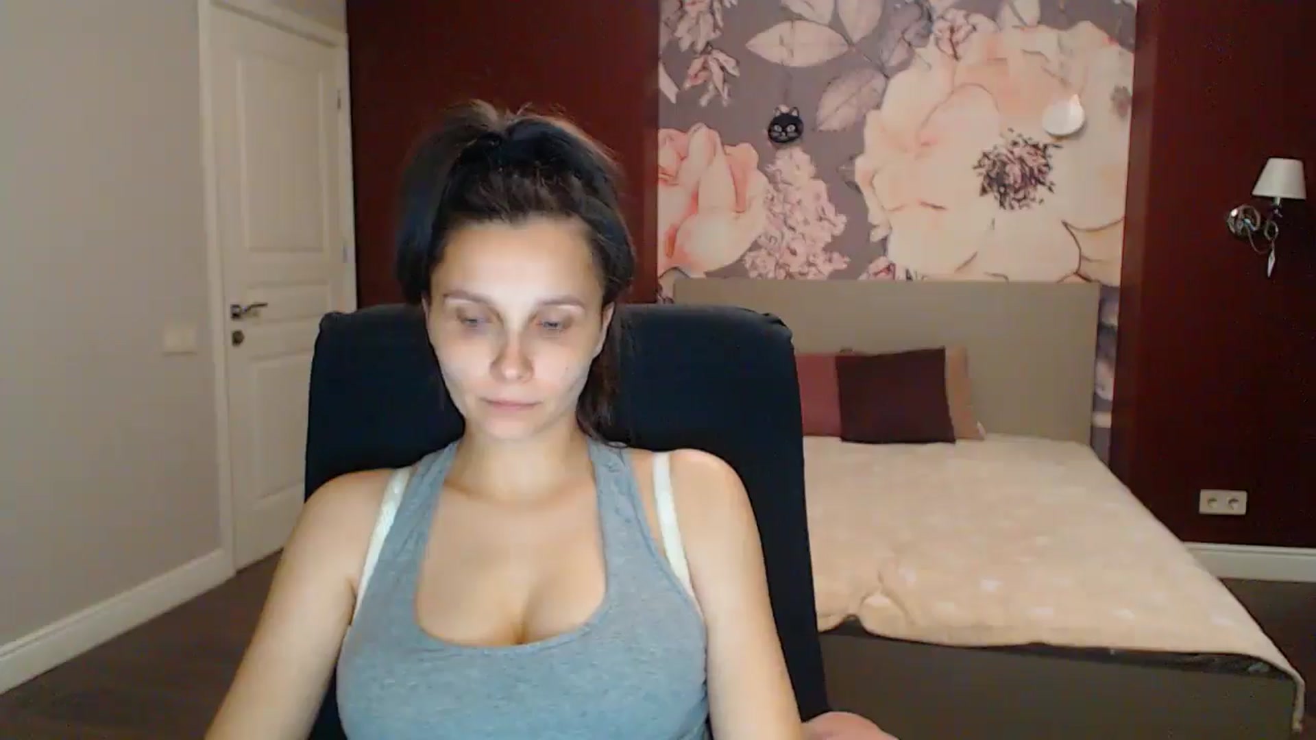 Gallery image thumbnail from Karina_Mils's myfreecams stream on, 08/10/2025, 20:35 image 17 of 20
