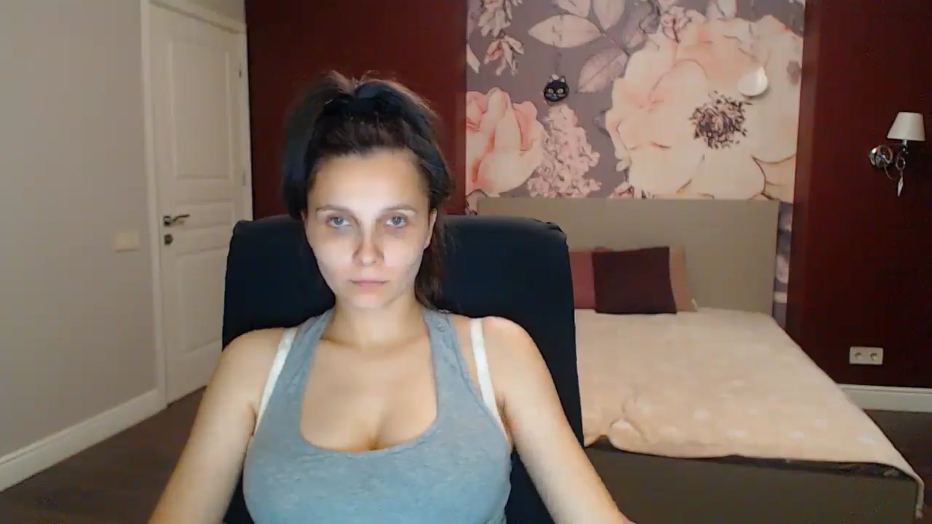 Gallery image thumbnail from Karina_Mils's myfreecams stream on, 08/10/2025, 20:35 image 15 of 20