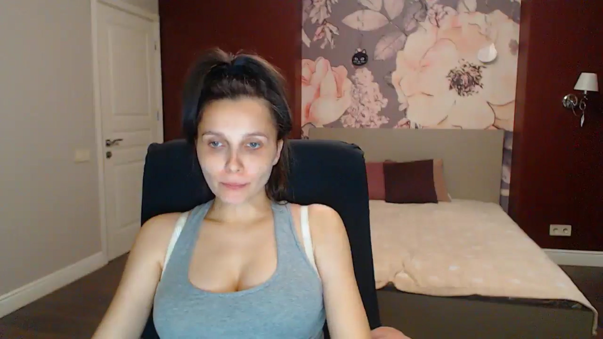 Gallery image thumbnail from Karina_Mils's myfreecams stream on, 08/10/2025, 20:35 image 14 of 20