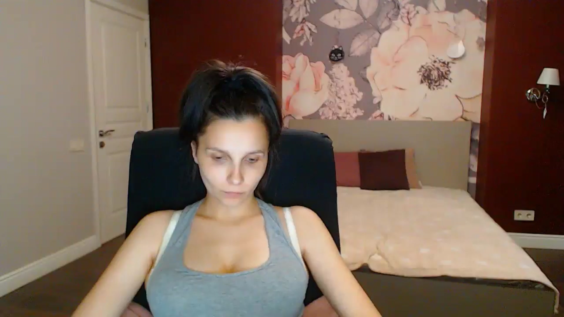 Gallery image thumbnail from Karina_Mils's myfreecams stream on, 08/10/2025, 20:35 image 5 of 20