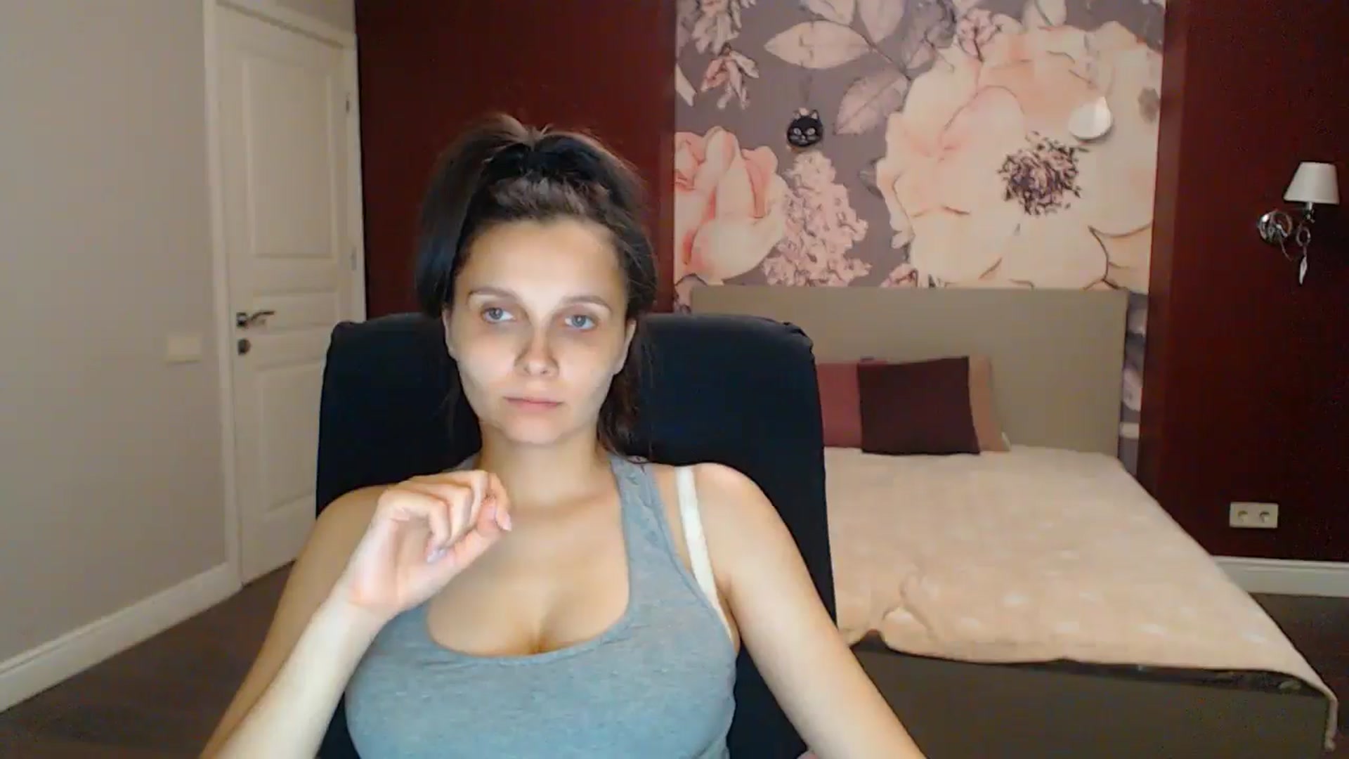 Gallery image thumbnail from Karina_Mils's myfreecams stream on, 08/10/2025, 20:35 image 18 of 20
