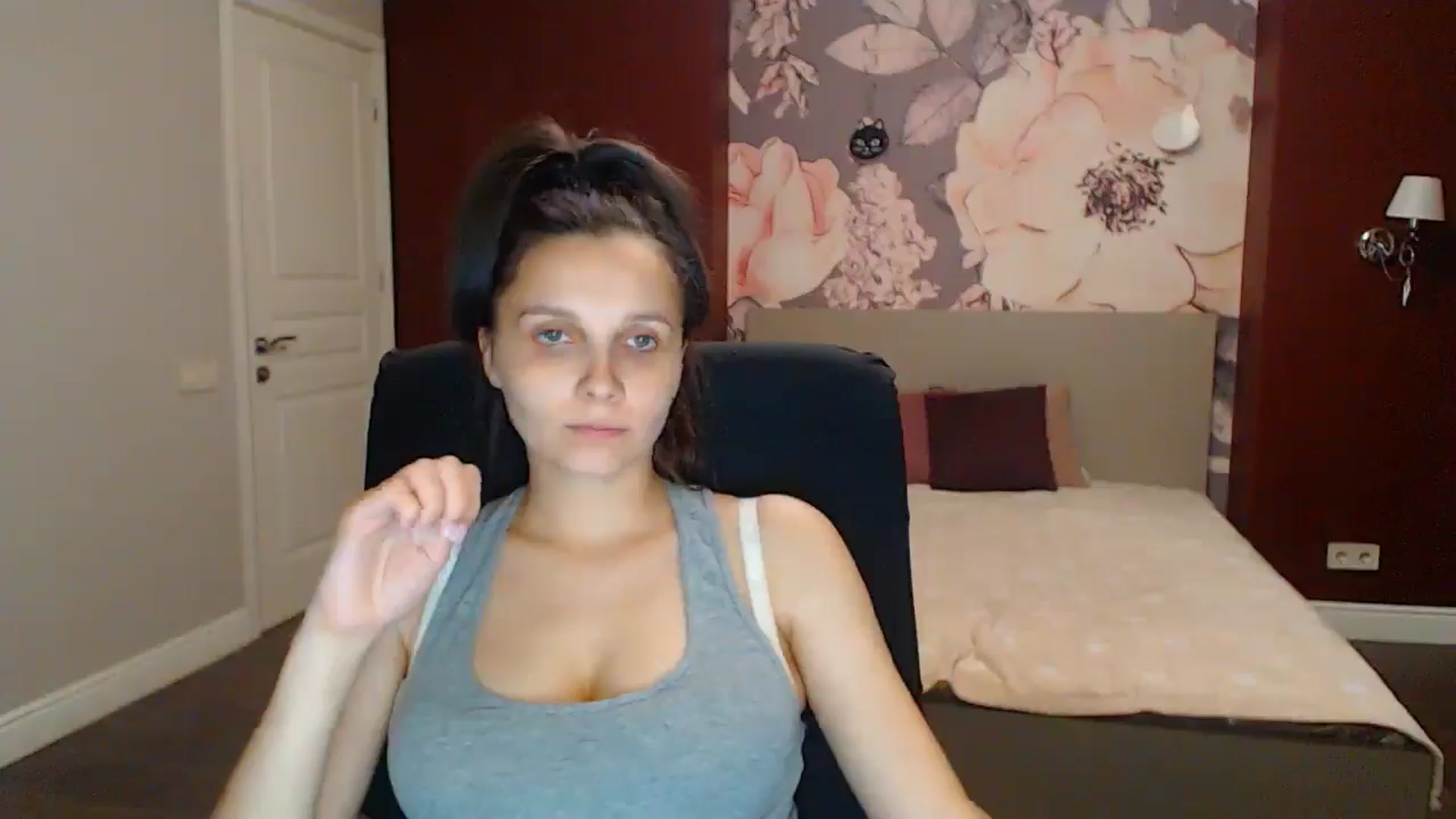 Gallery image thumbnail from Karina_Mils's myfreecams stream on, 08/10/2025, 20:35 image 9 of 20