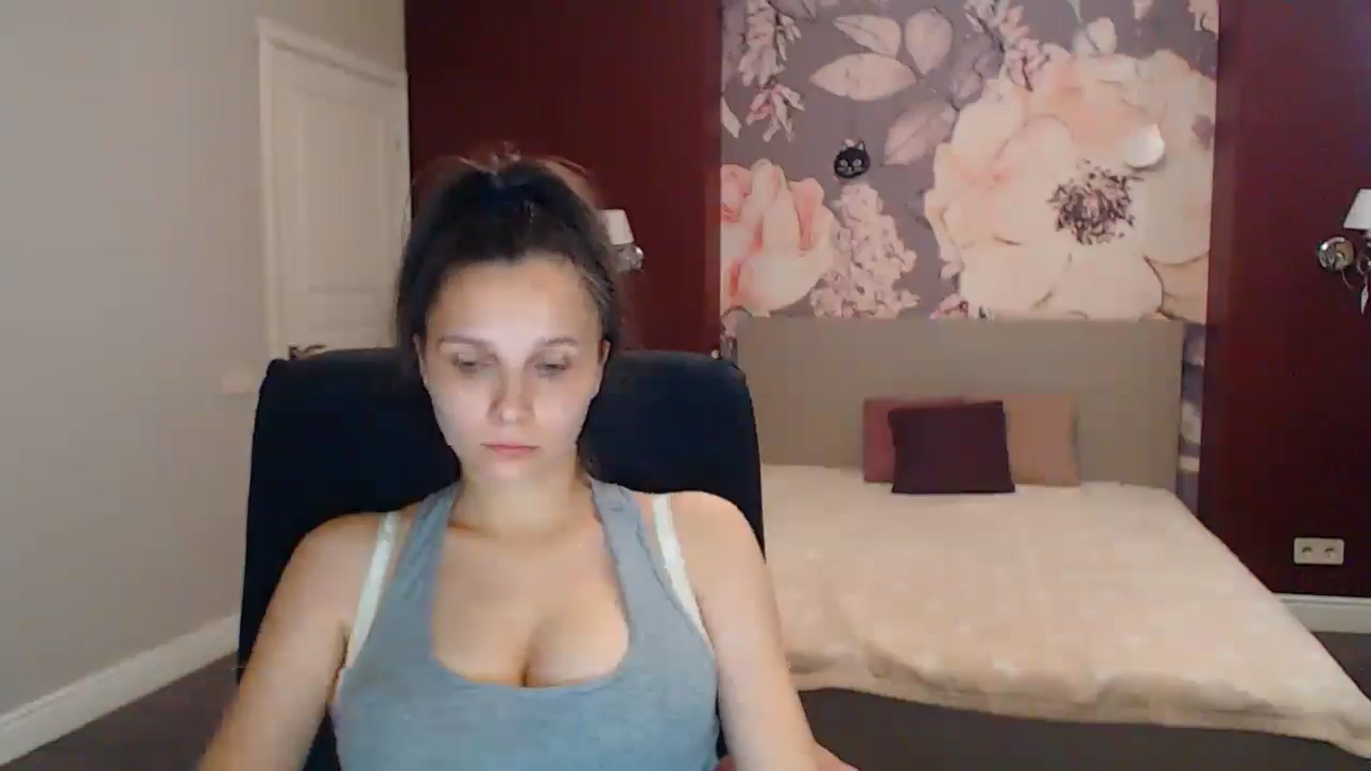 Gallery image thumbnail from Karina_Mils's myfreecams stream on, 08/15/2025, 16:08 image 19 of 20