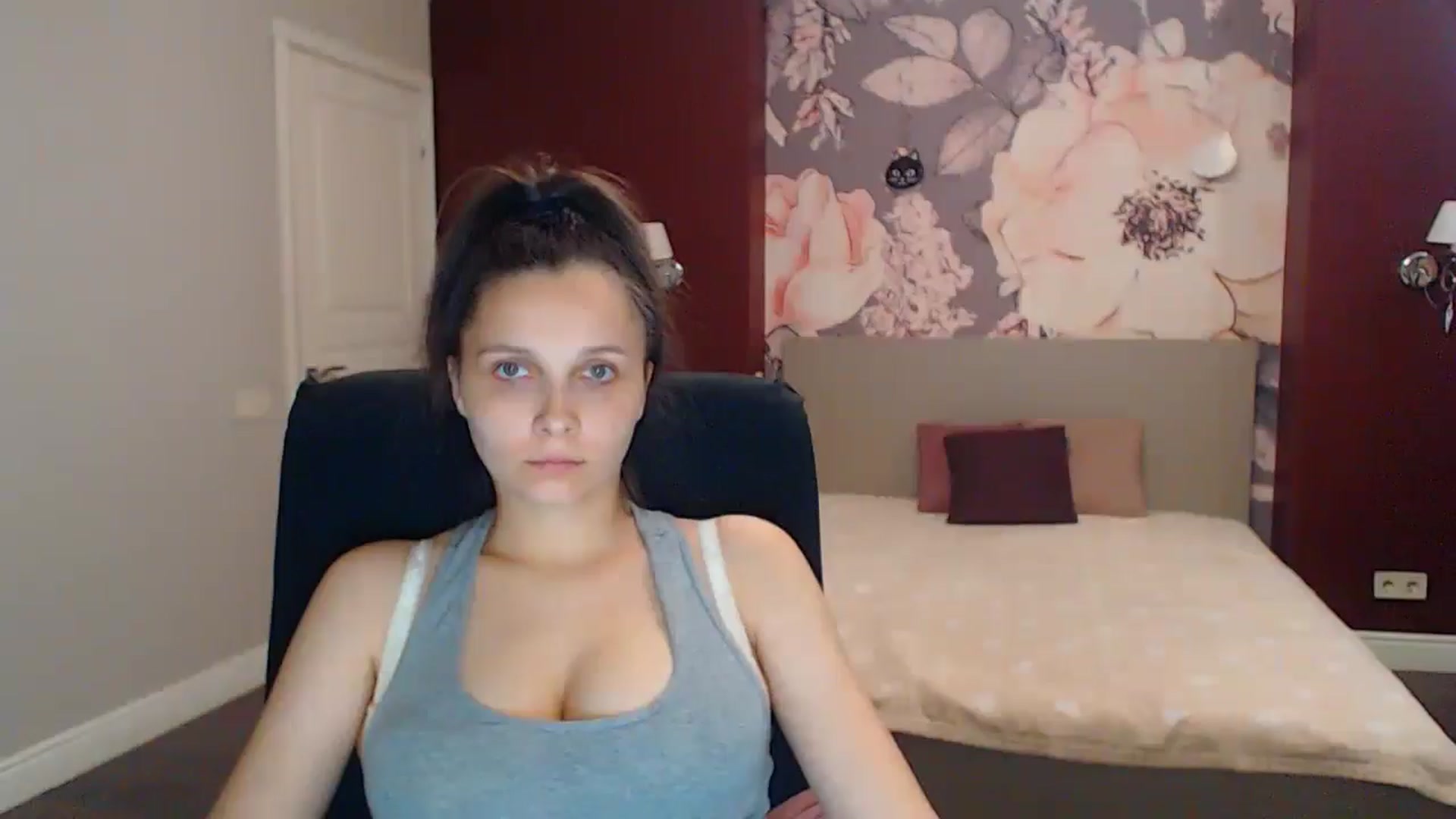 Gallery image thumbnail from Karina_Mils's myfreecams stream on, 08/15/2025, 16:08 image 15 of 20