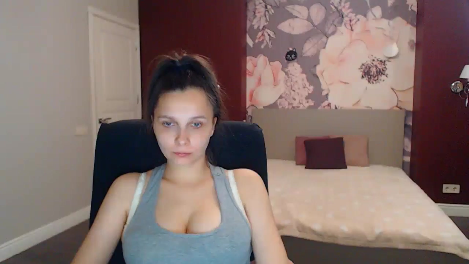 Gallery image thumbnail from Karina_Mils's myfreecams stream on, 08/15/2025, 16:08 image 7 of 20