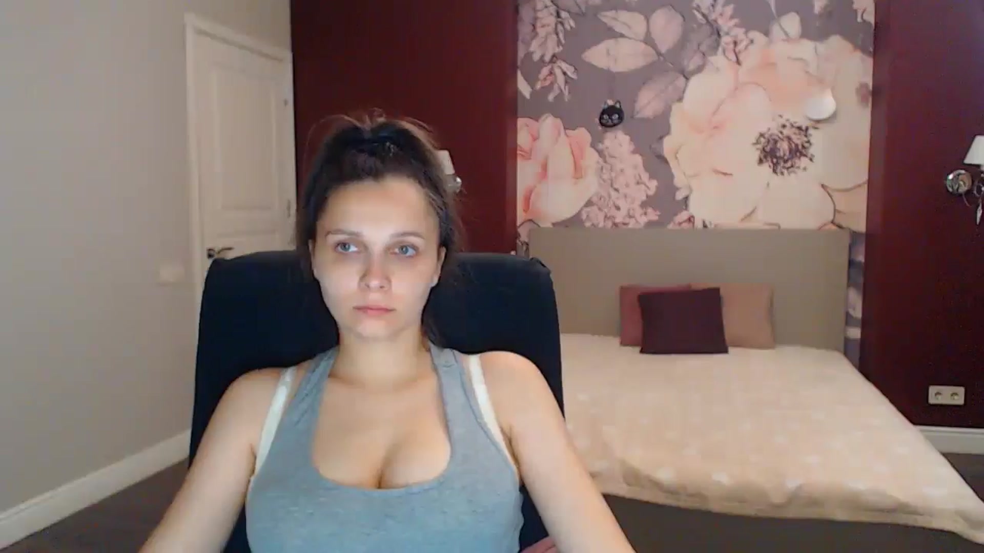 Gallery image thumbnail from Karina_Mils's myfreecams stream on, 08/15/2025, 16:08 image 11 of 20