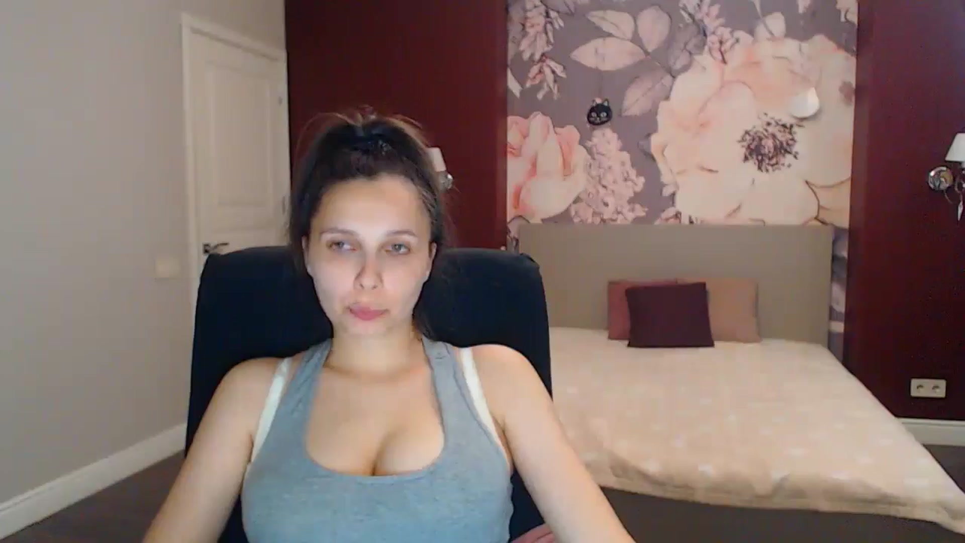 Gallery image thumbnail from Karina_Mils's myfreecams stream on, 08/15/2025, 16:08 image 12 of 20