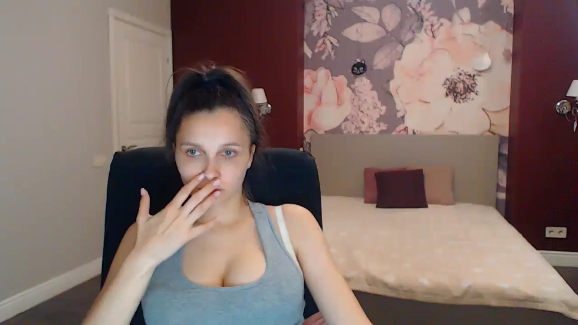 Gallery image thumbnail from Karina_Mils's myfreecams stream on, 08/15/2025, 16:08 image 18 of 20