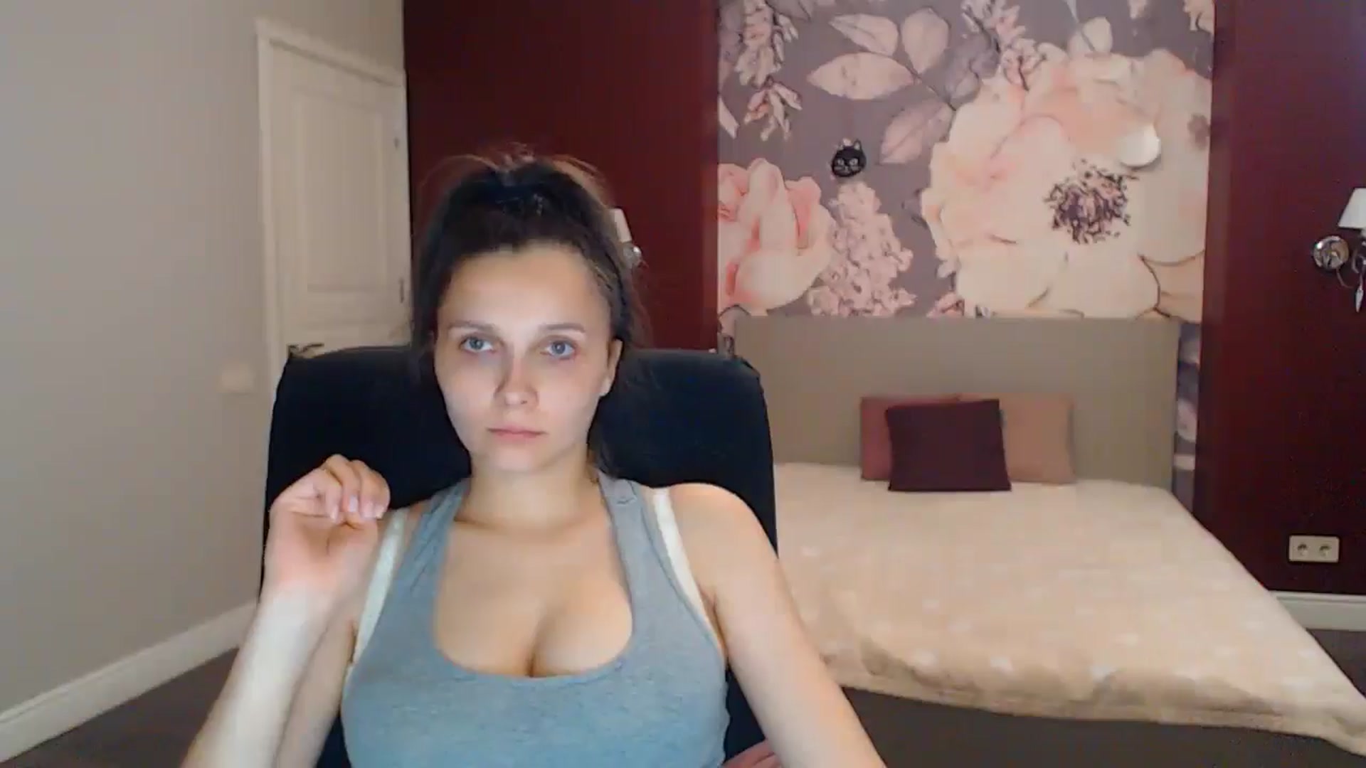 Gallery image thumbnail from Karina_Mils's myfreecams stream on, 08/15/2025, 16:08 image 14 of 20