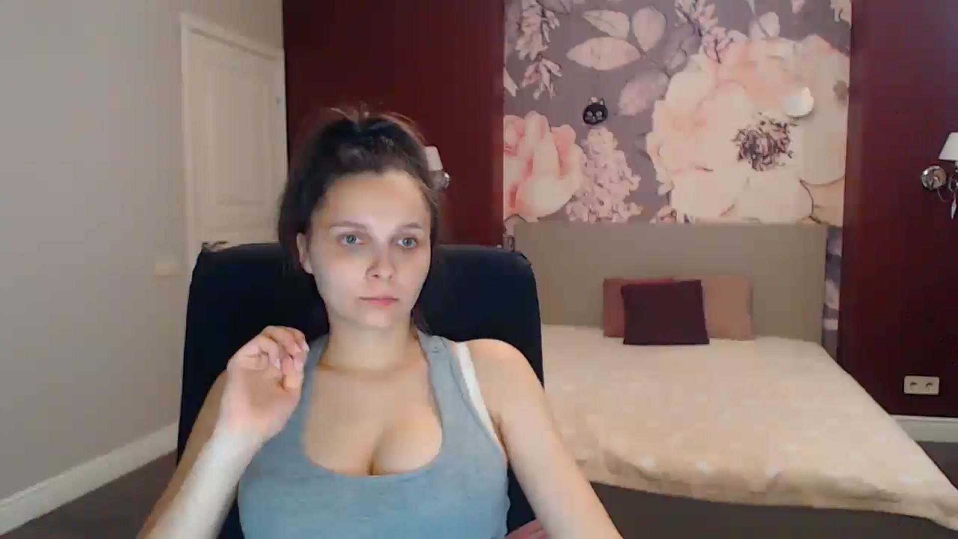 Gallery image thumbnail from Karina_Mils's myfreecams stream on, 08/15/2025, 16:08 image 13 of 20
