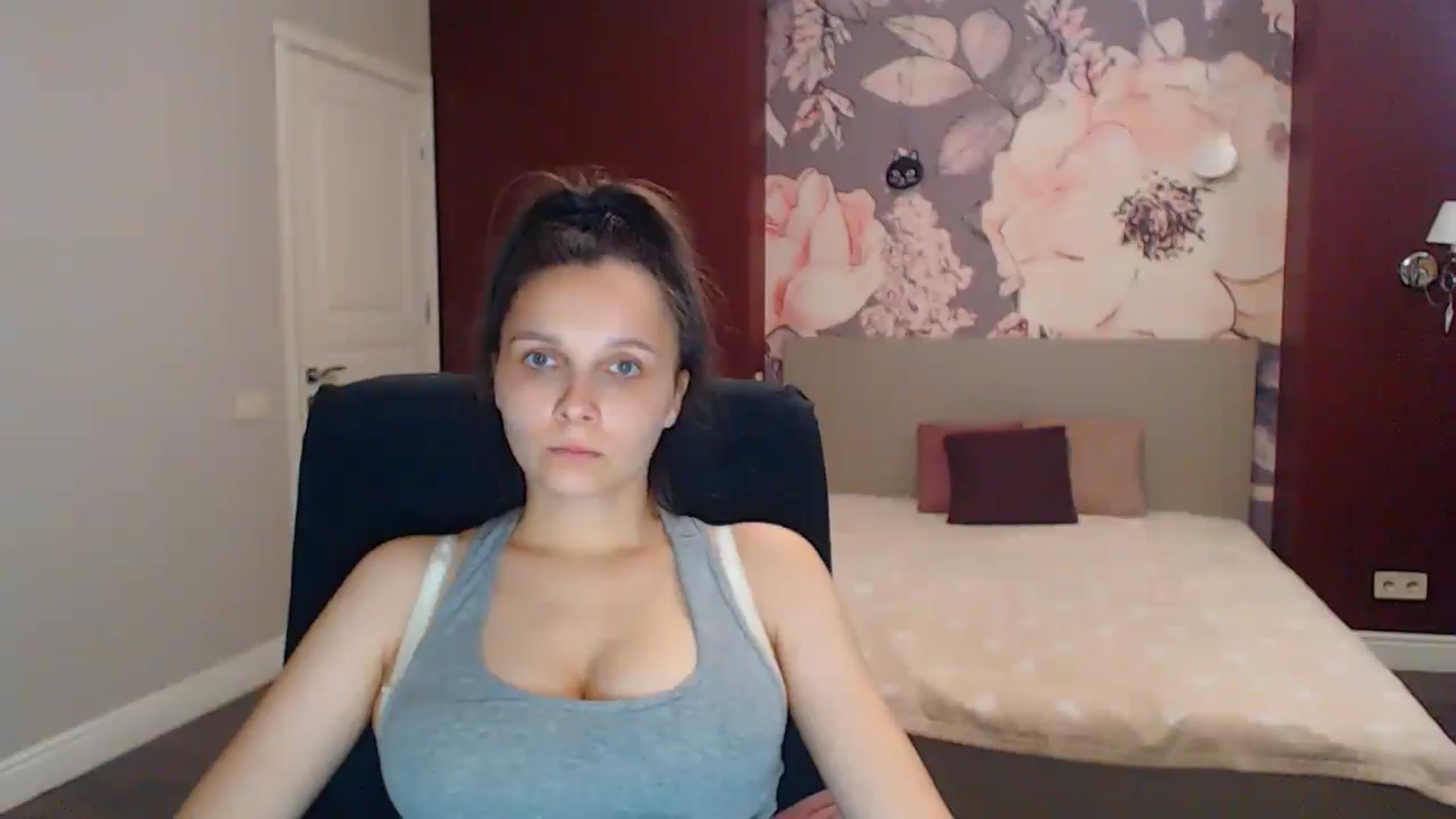 Gallery image thumbnail from Karina_Mils's myfreecams stream on, 08/15/2025, 16:08 image 4 of 20