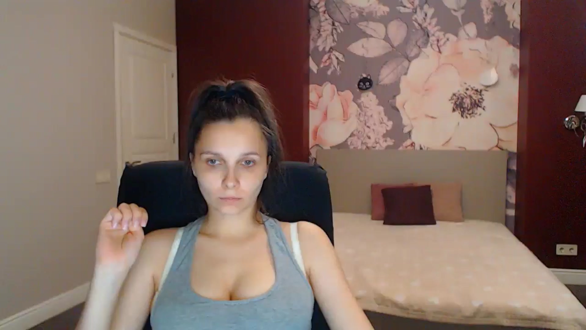 Gallery image thumbnail from Karina_Mils's myfreecams stream on, 08/15/2025, 16:39 image 9 of 20
