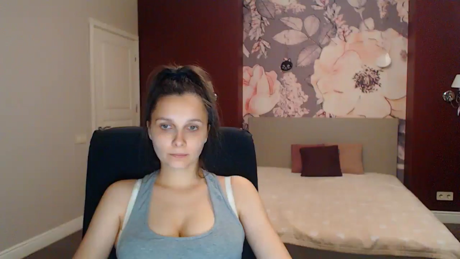 Gallery image thumbnail from Karina_Mils's myfreecams stream on, 08/15/2025, 16:39 image 16 of 20