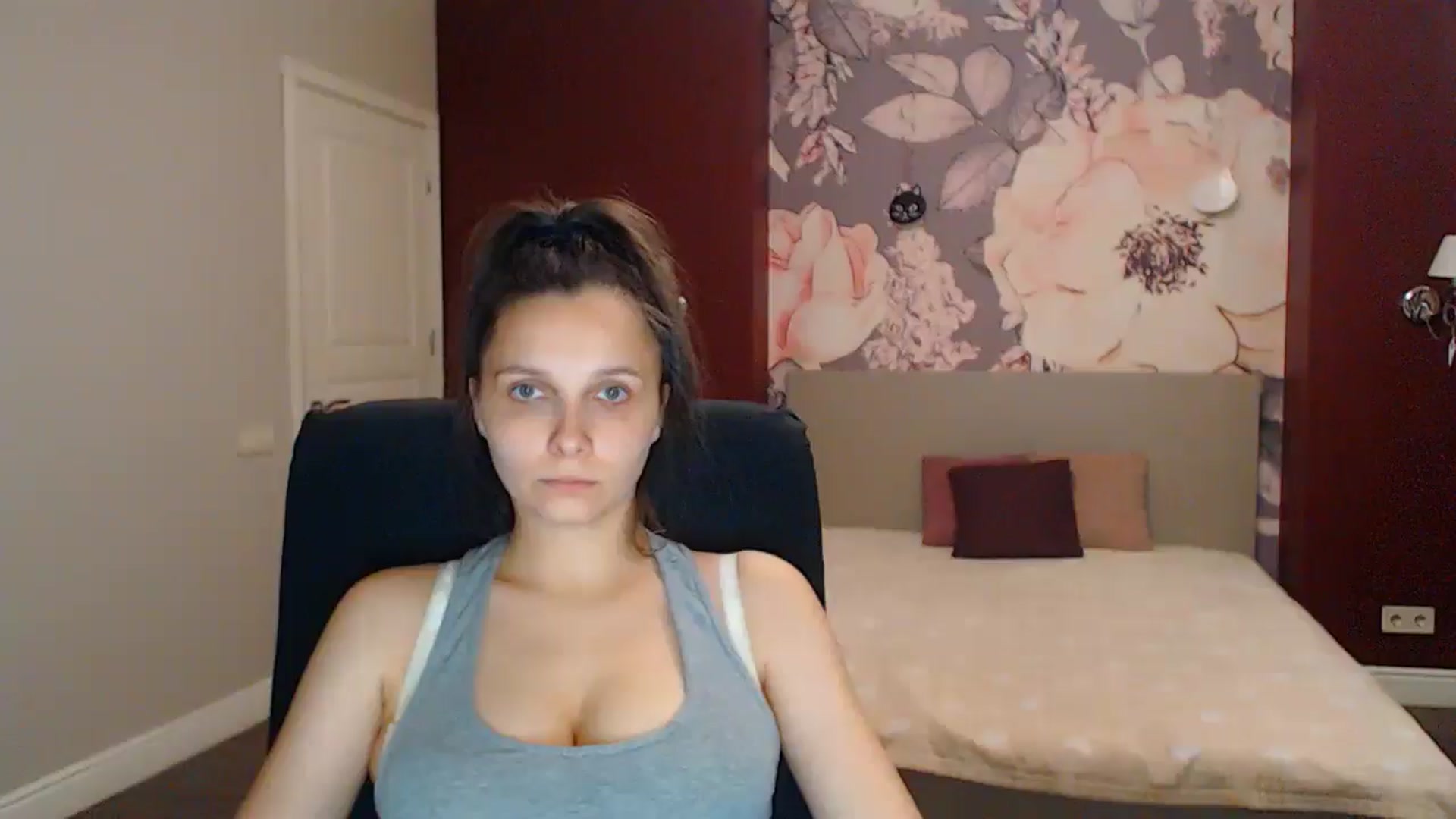 Gallery image thumbnail from Karina_Mils's myfreecams stream on, 08/15/2025, 16:39 image 11 of 20