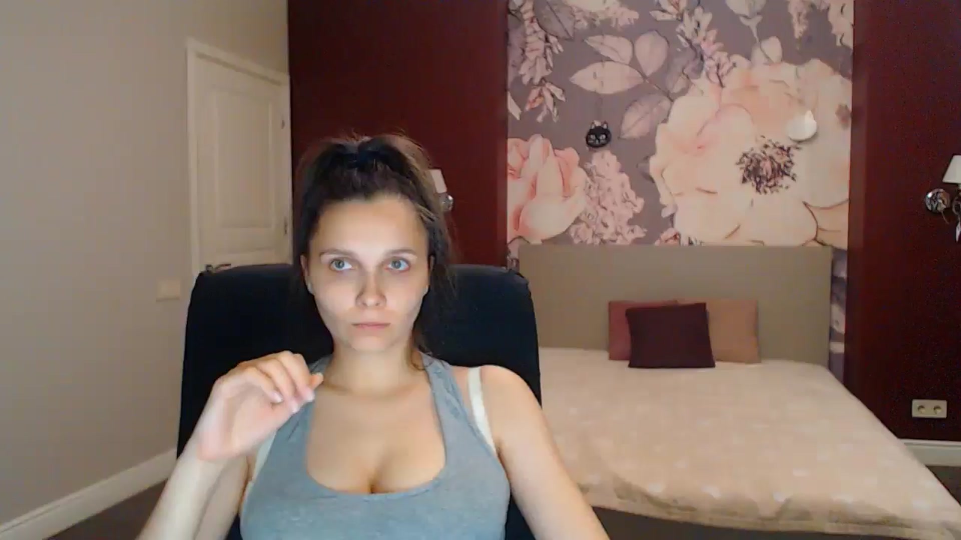 Gallery image thumbnail from Karina_Mils's myfreecams stream on, 08/15/2025, 16:39 image 18 of 20