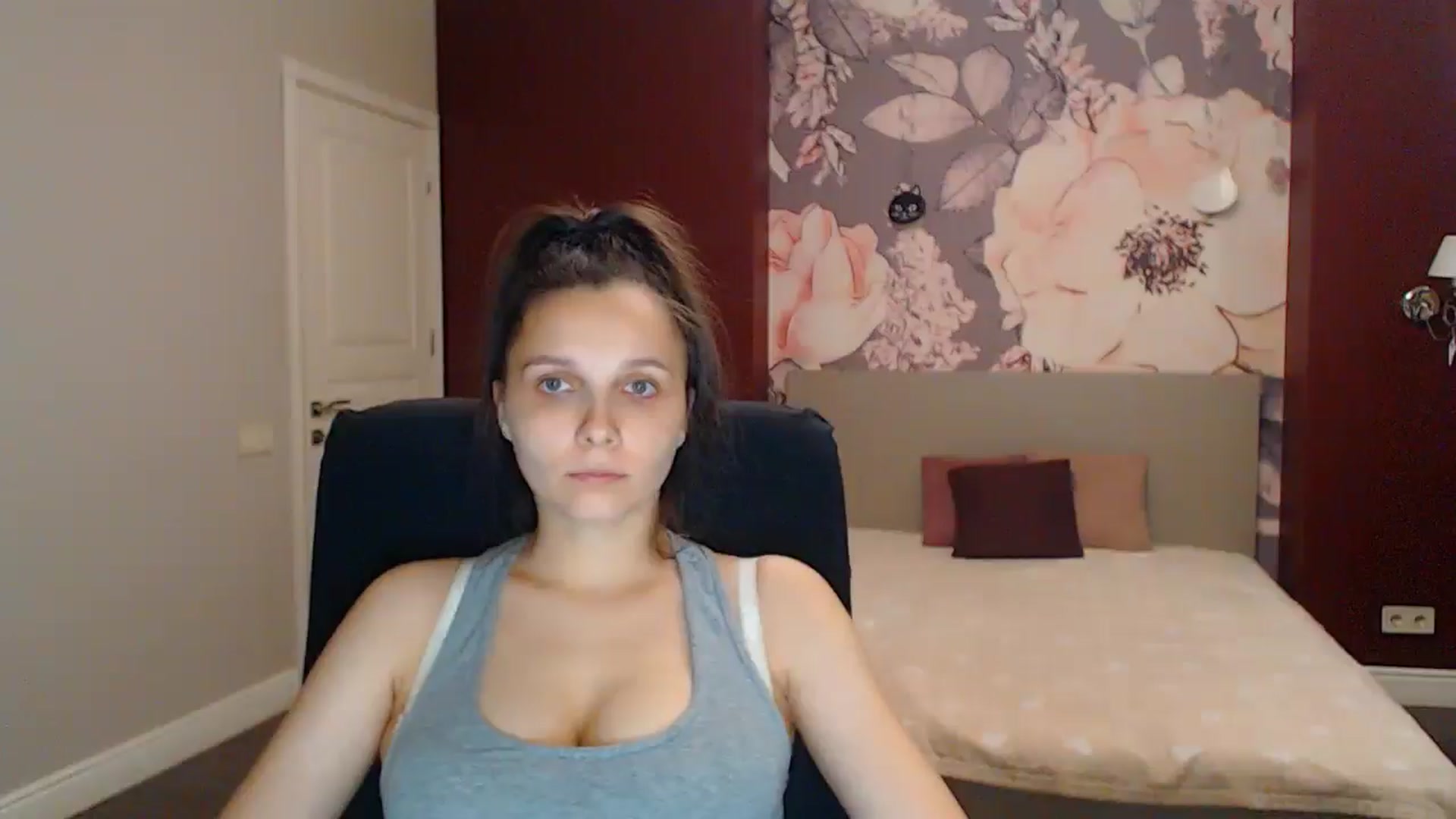 Gallery image thumbnail from Karina_Mils's myfreecams stream on, 08/15/2025, 16:39 image 5 of 20