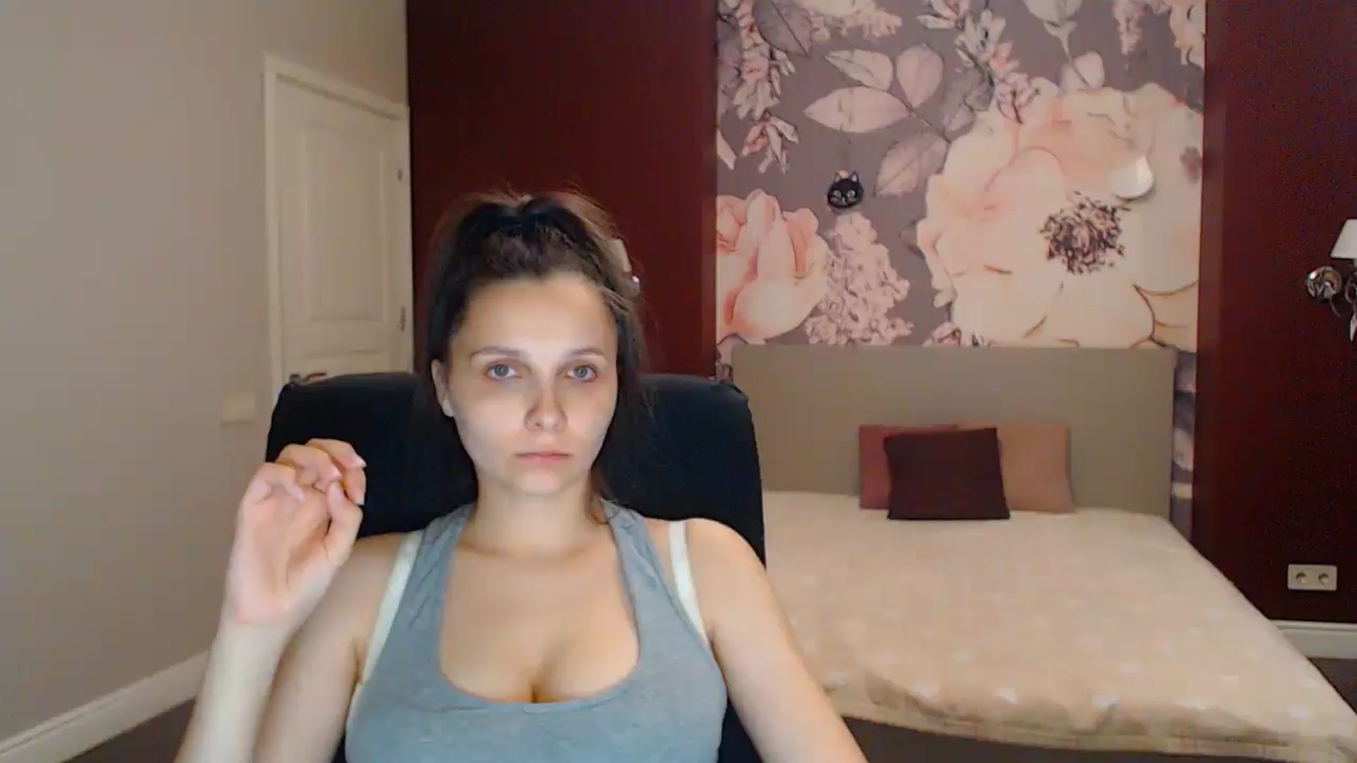 Gallery image thumbnail from Karina_Mils's myfreecams stream on, 08/15/2025, 16:39 image 14 of 20