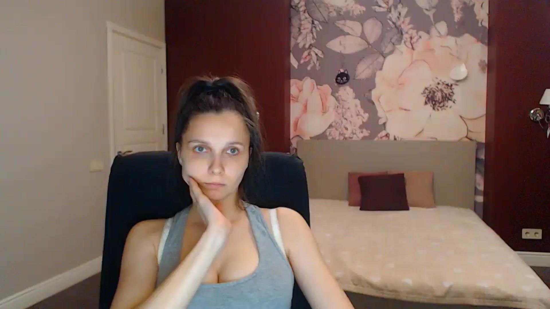 Gallery image thumbnail from Karina_Mils's myfreecams stream on, 08/15/2025, 16:39 image 13 of 20