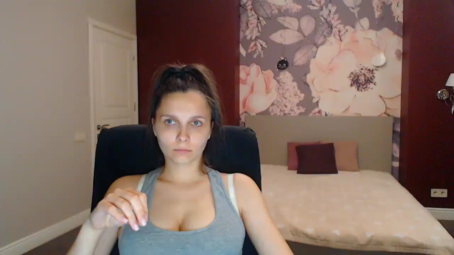 Gallery image thumbnail from Karina_Mils's myfreecams stream on, 08/15/2025, 16:39 image 6 of 20