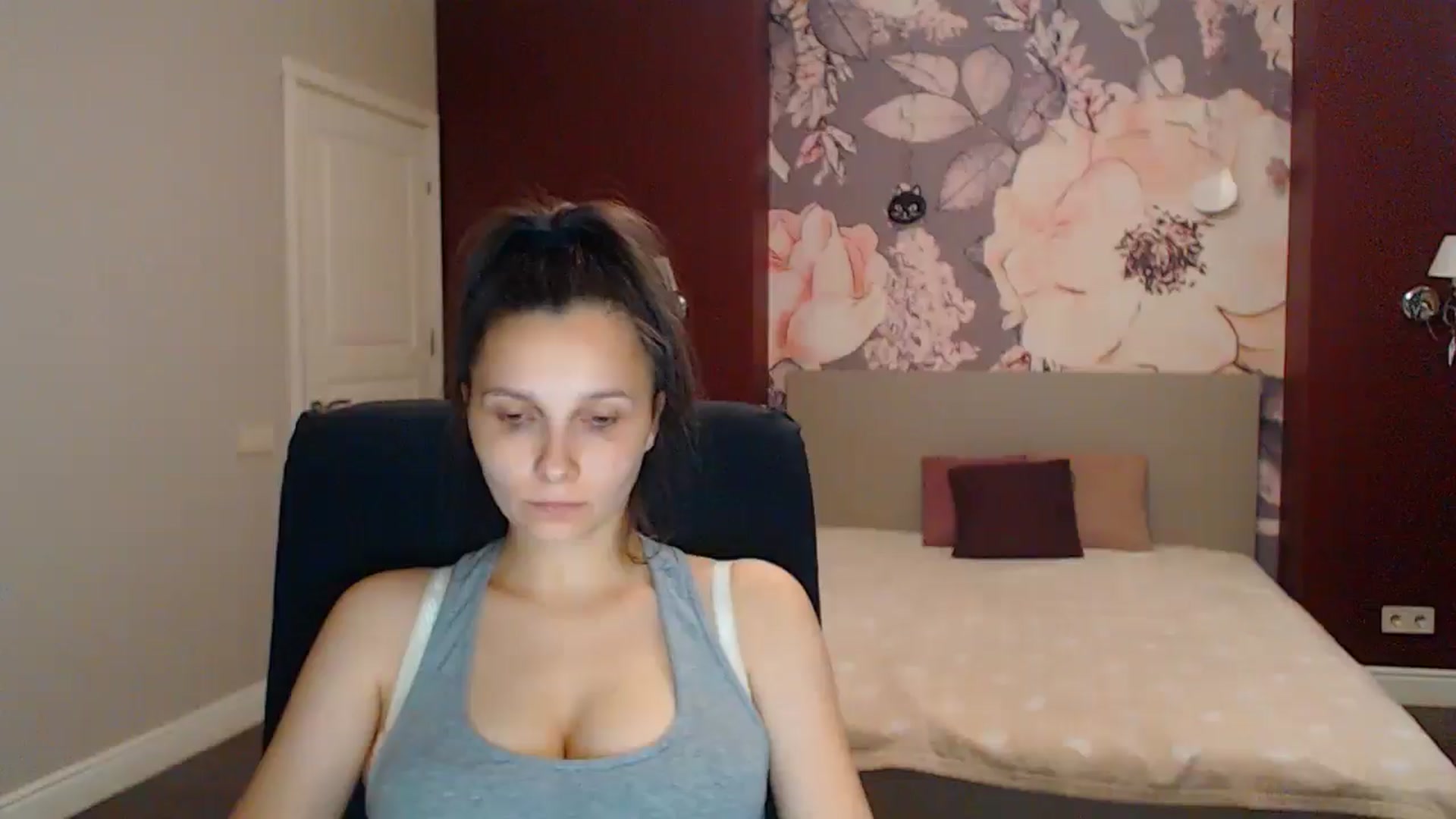 Gallery image thumbnail from Karina_Mils's myfreecams stream on, 08/15/2025, 16:39 image 15 of 20