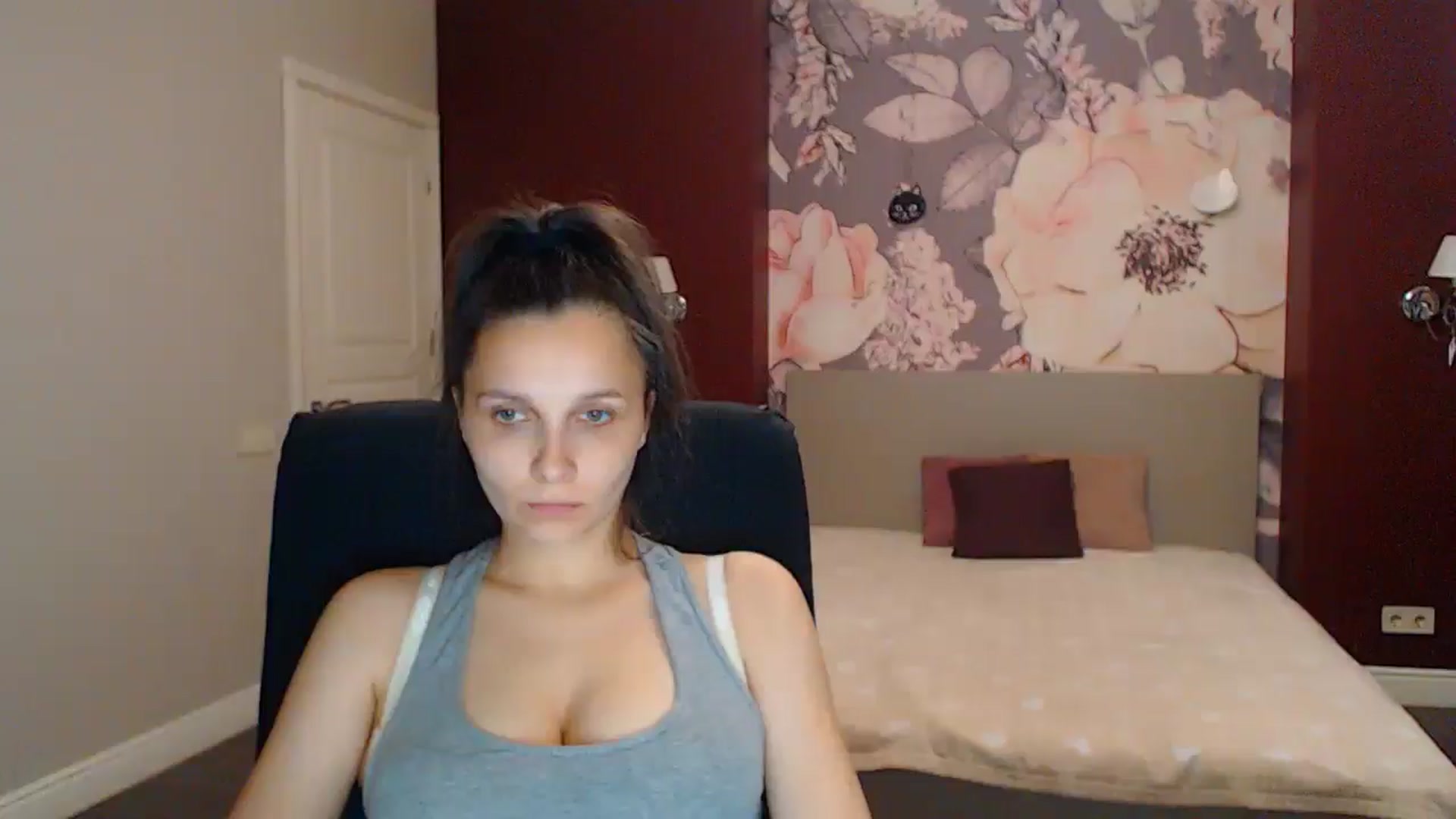 Gallery image thumbnail from Karina_Mils's myfreecams stream on, 08/15/2025, 16:39 image 19 of 20