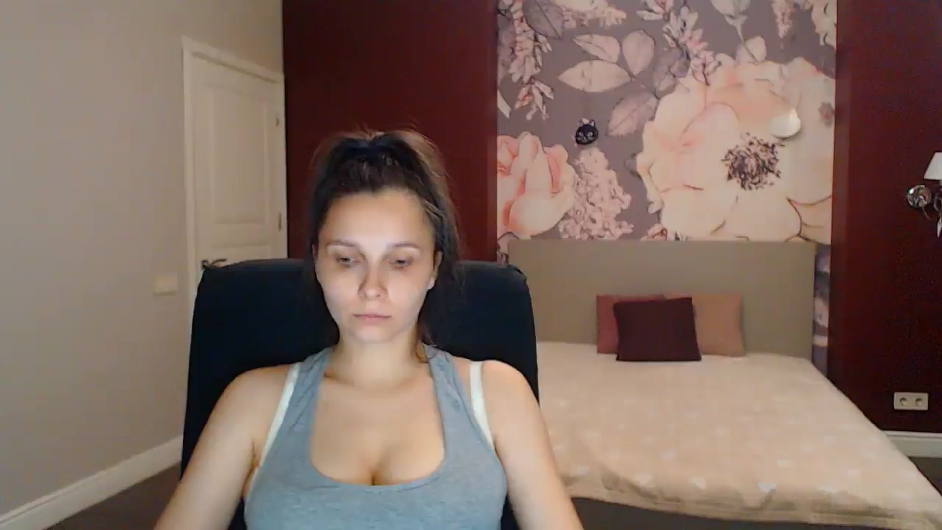 Gallery image thumbnail from Karina_Mils's myfreecams stream on, 08/15/2025, 16:39 image 7 of 20