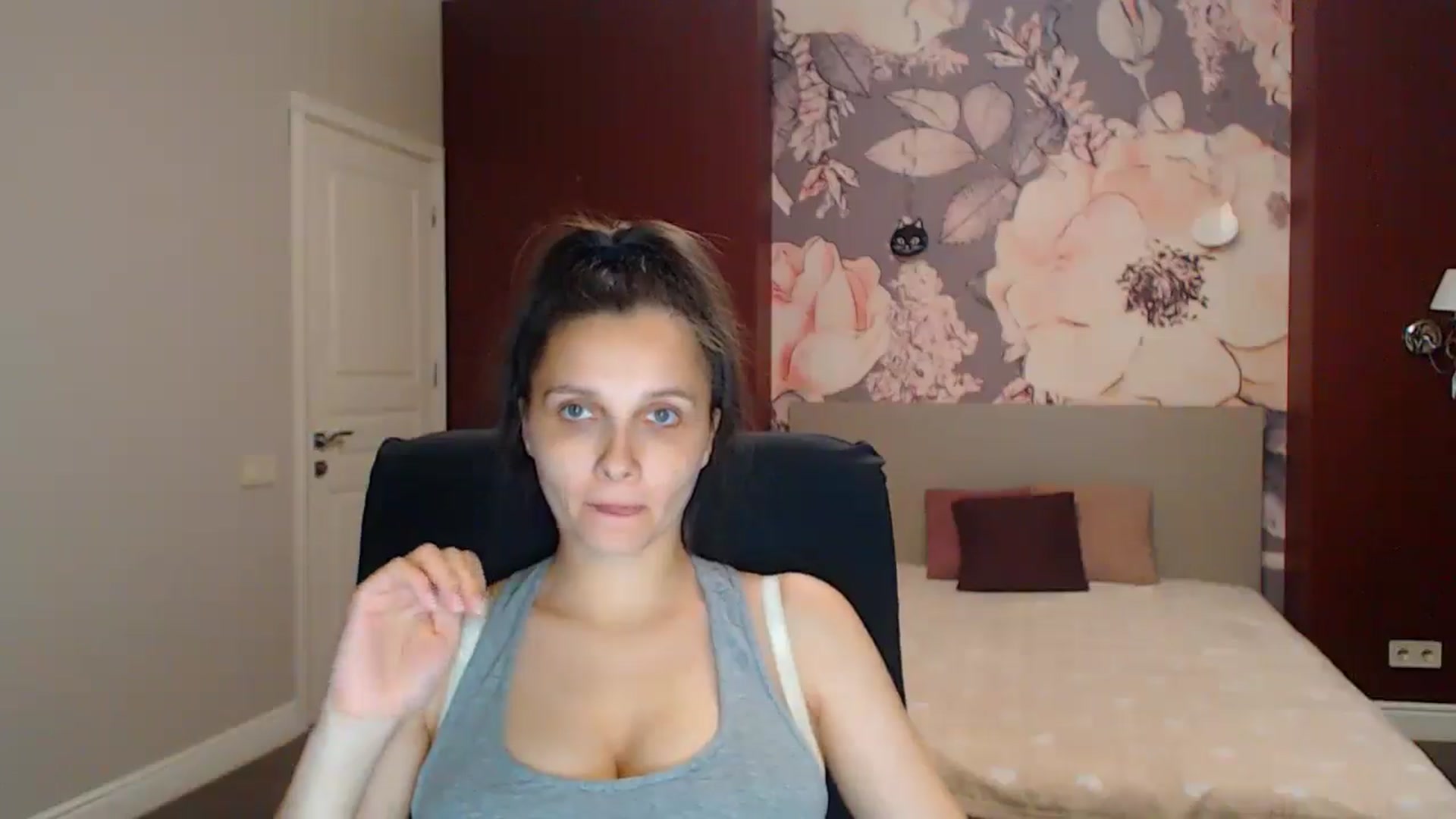 Gallery image thumbnail from Karina_Mils's myfreecams stream on, 08/15/2025, 17:11 image 8 of 20