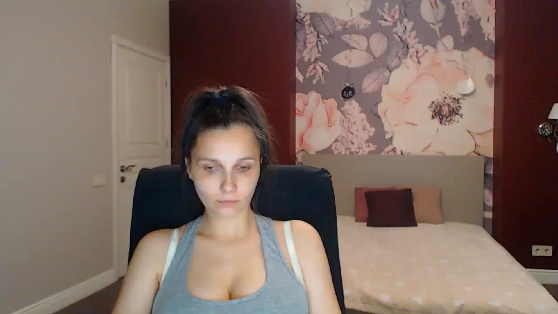 Gallery image thumbnail from Karina_Mils's myfreecams stream on, 08/15/2025, 17:11 image 17 of 20