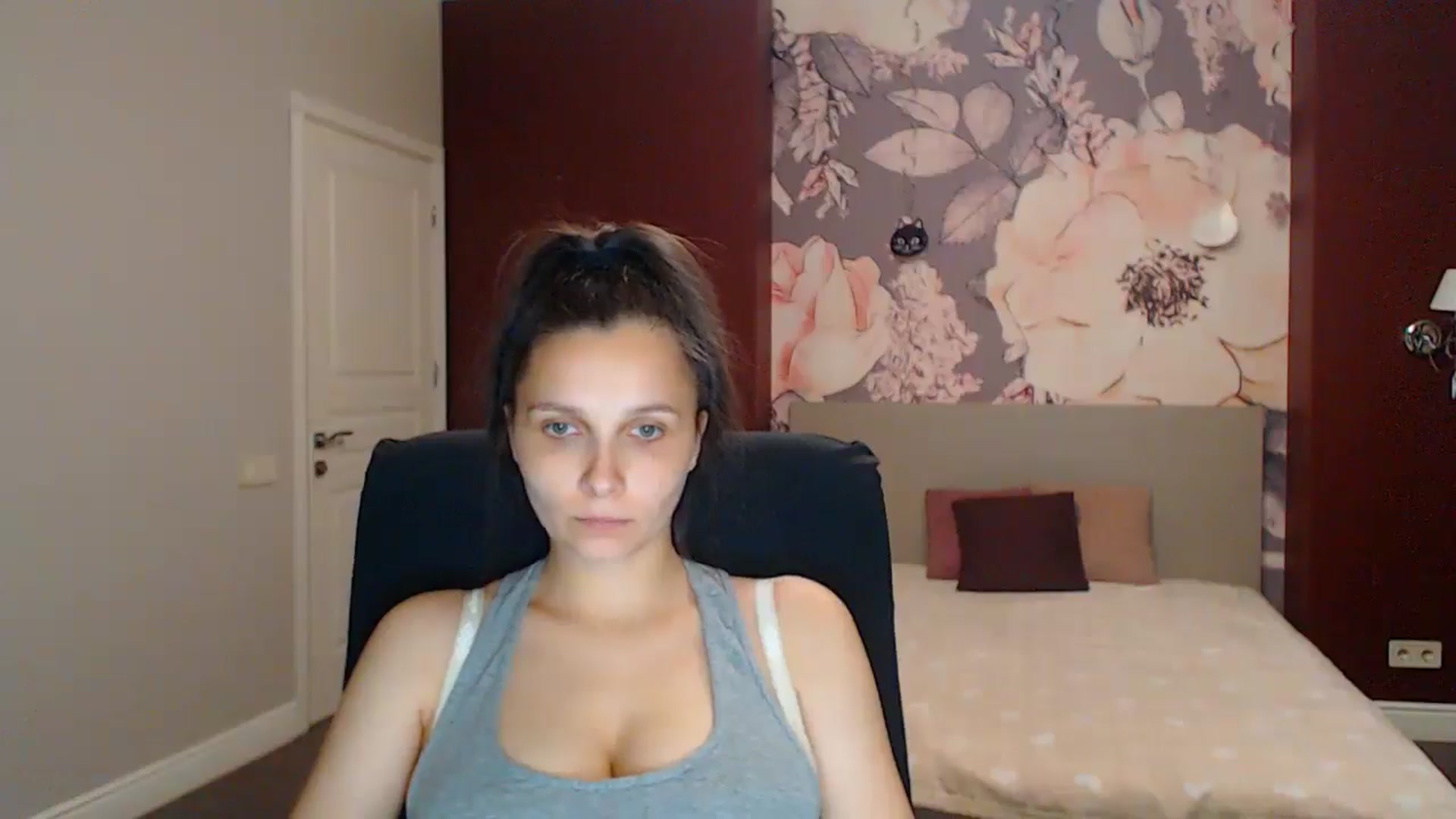 Gallery image thumbnail from Karina_Mils's myfreecams stream on, 08/15/2025, 17:11 image 9 of 20