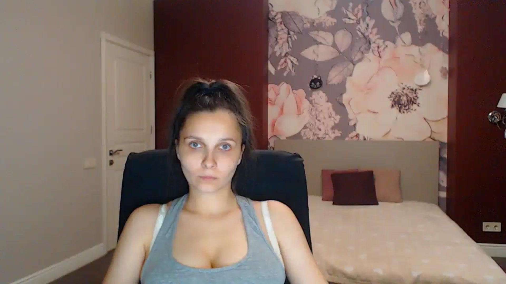 Gallery image thumbnail from Karina_Mils's myfreecams stream on, 08/15/2025, 17:11 image 11 of 20