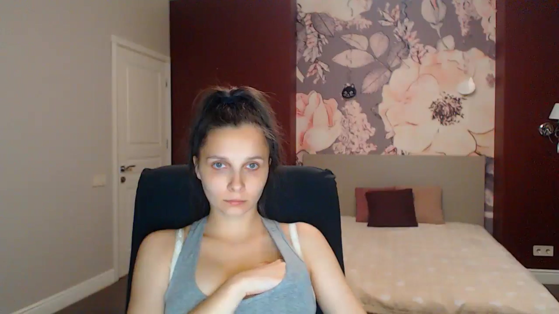 Gallery image thumbnail from Karina_Mils's myfreecams stream on, 08/15/2025, 17:11 image 15 of 20