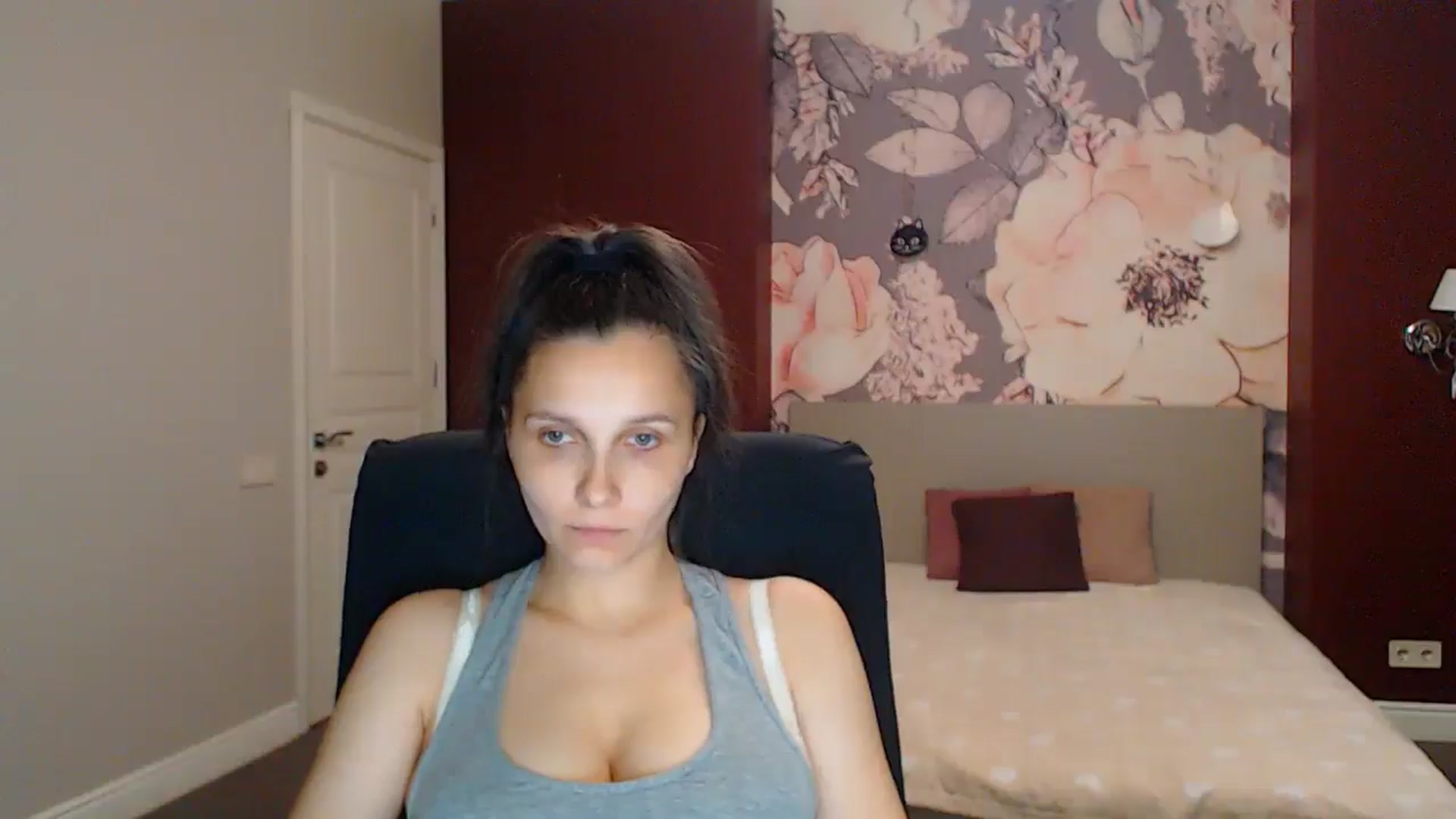 Gallery image thumbnail from Karina_Mils's myfreecams stream on, 08/15/2025, 17:11 image 10 of 20