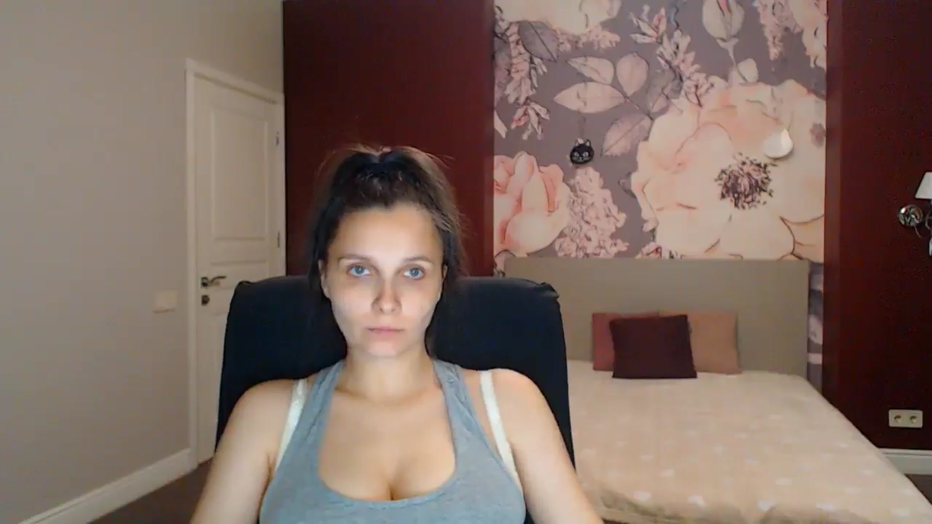 Gallery image thumbnail from Karina_Mils's myfreecams stream on, 08/15/2025, 17:11 image 13 of 20