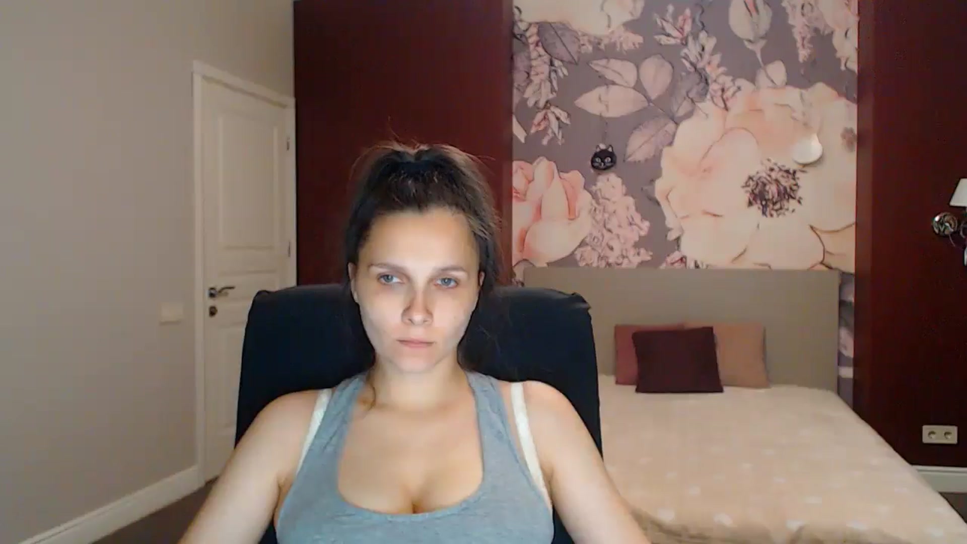 Gallery image thumbnail from Karina_Mils's myfreecams stream on, 08/15/2025, 17:11 image 7 of 20