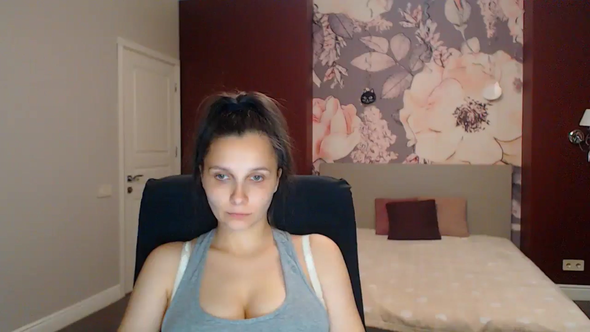 Gallery image thumbnail from Karina_Mils's myfreecams stream on, 08/15/2025, 17:11 image 14 of 20
