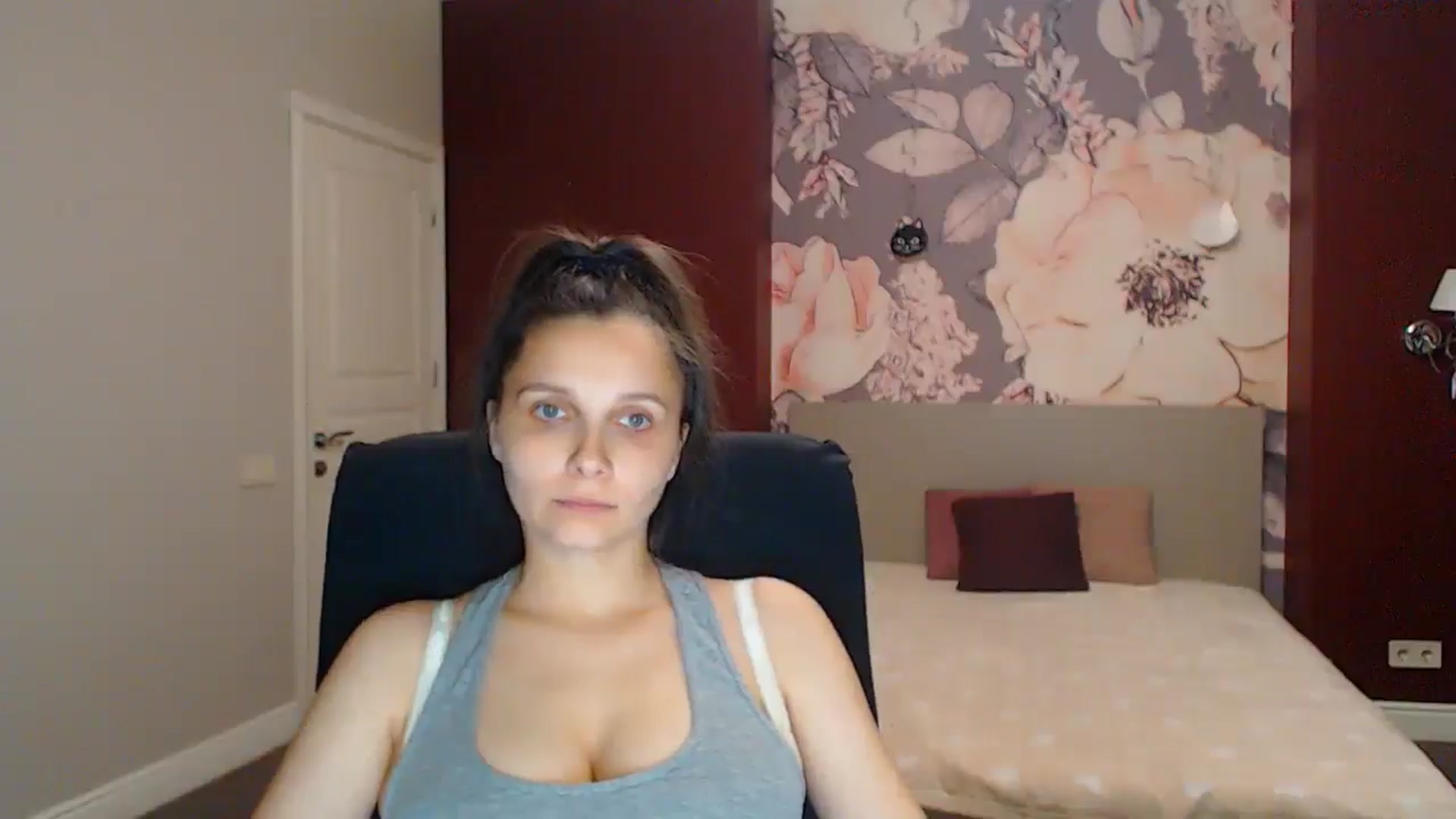 Gallery image thumbnail from Karina_Mils's myfreecams stream on, 08/15/2025, 17:11 image 16 of 20