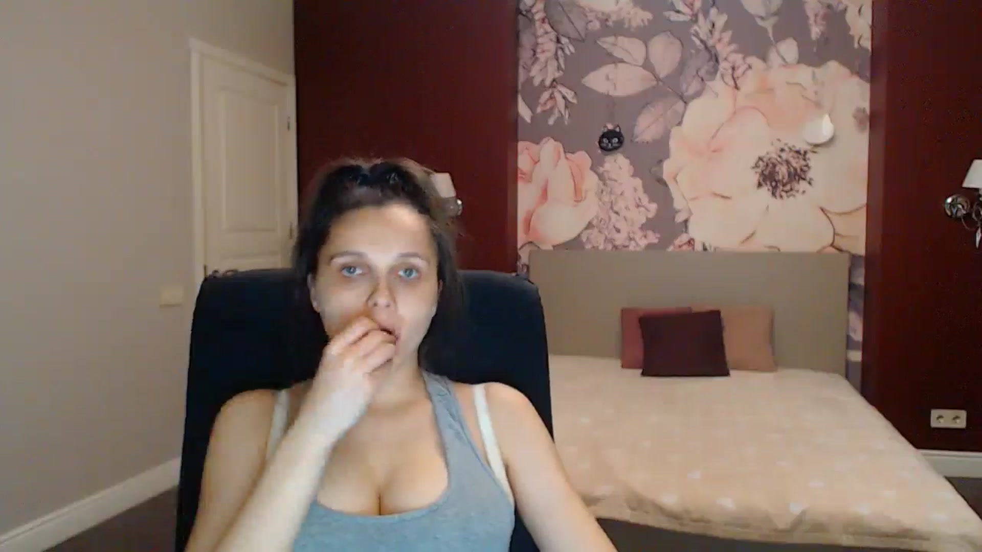 Gallery image thumbnail from Karina_Mils's myfreecams stream on, 08/15/2025, 18:28 image 8 of 20