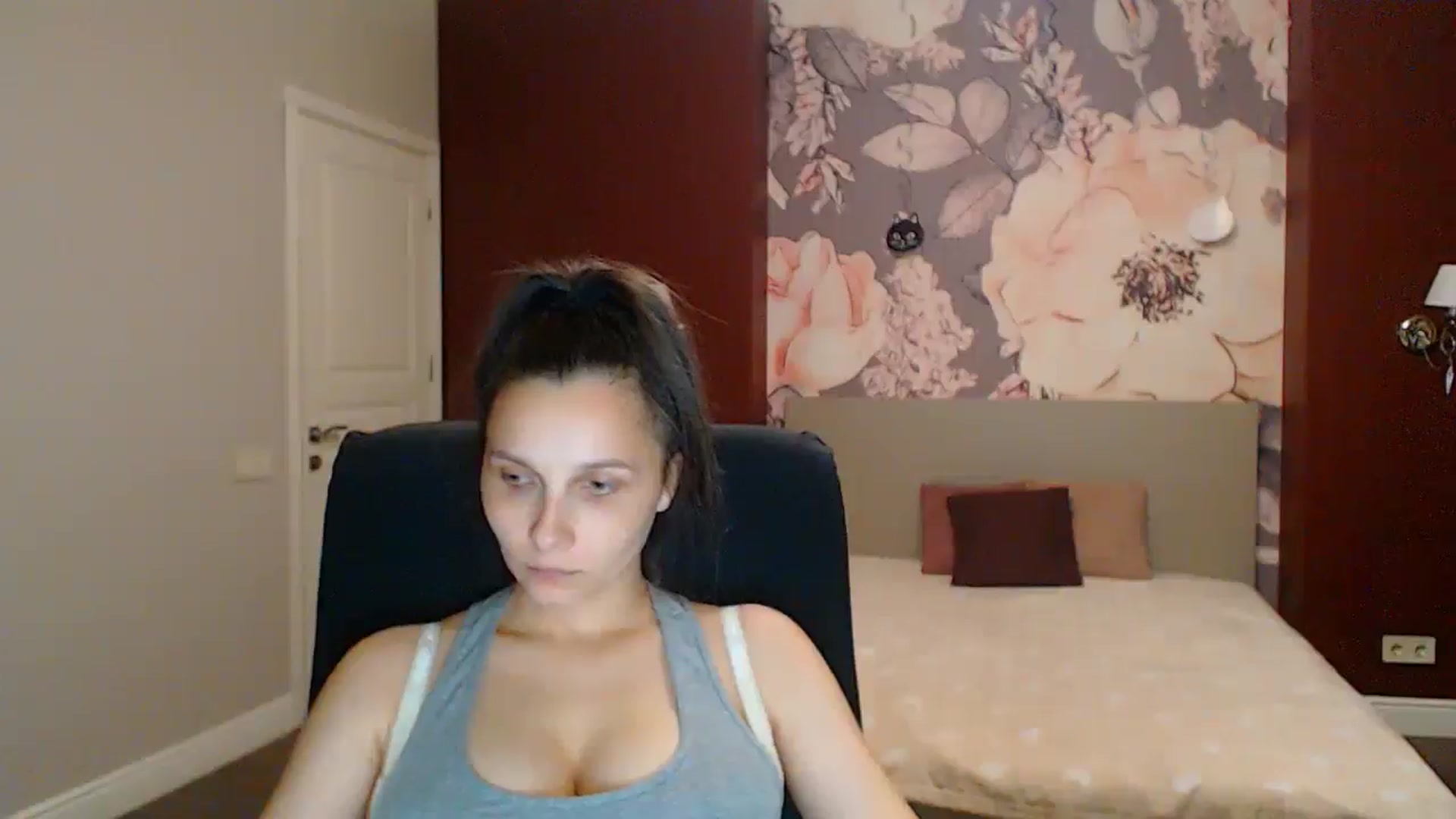 Gallery image thumbnail from Karina_Mils's myfreecams stream on, 08/15/2025, 18:28 image 15 of 20