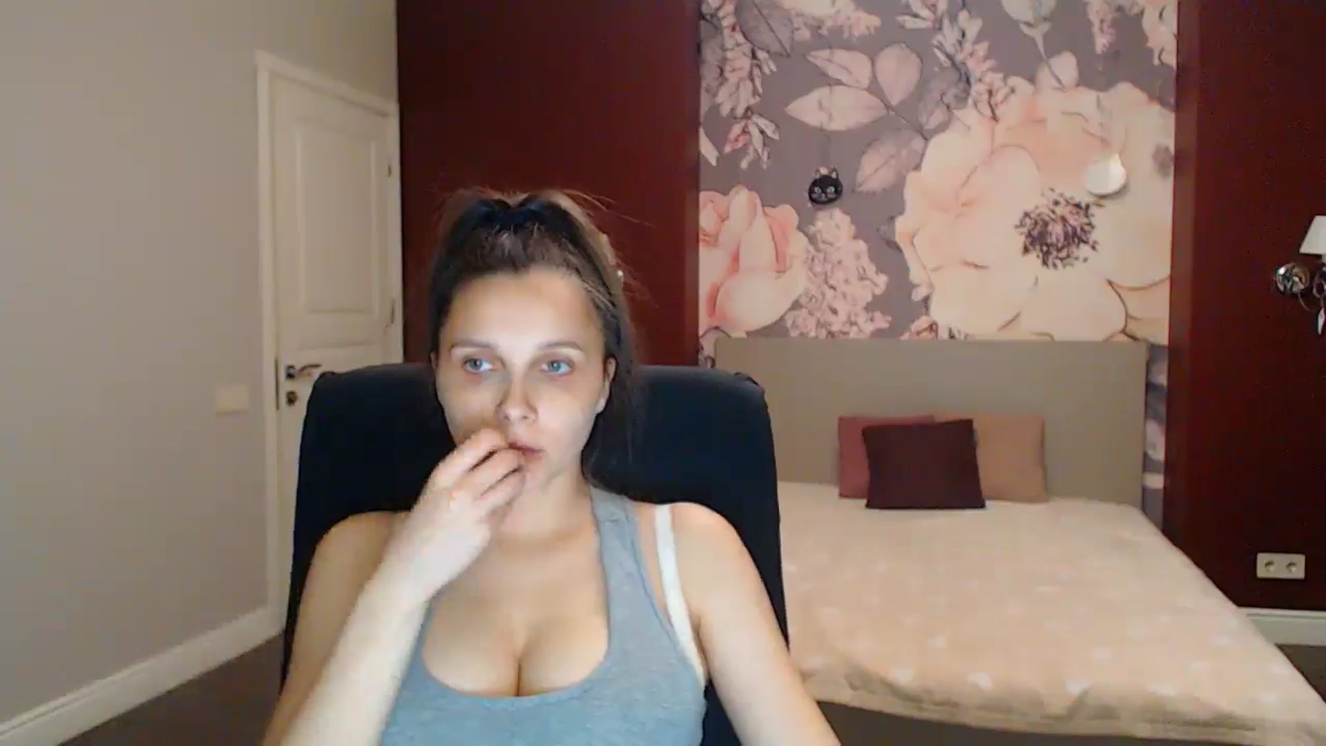 Gallery image thumbnail from Karina_Mils's myfreecams stream on, 08/15/2025, 18:28 image 2 of 20